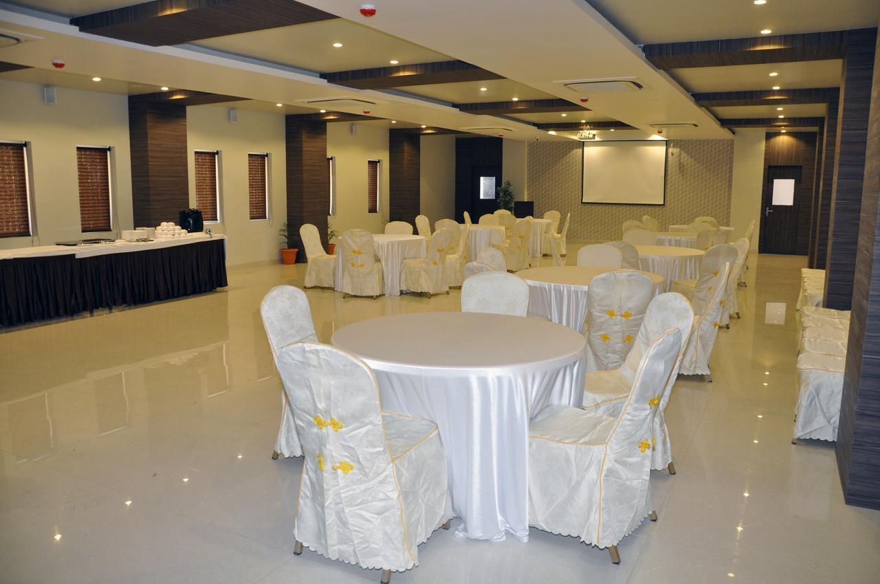 Hotel Dolphin Sambalpur Exterior photo